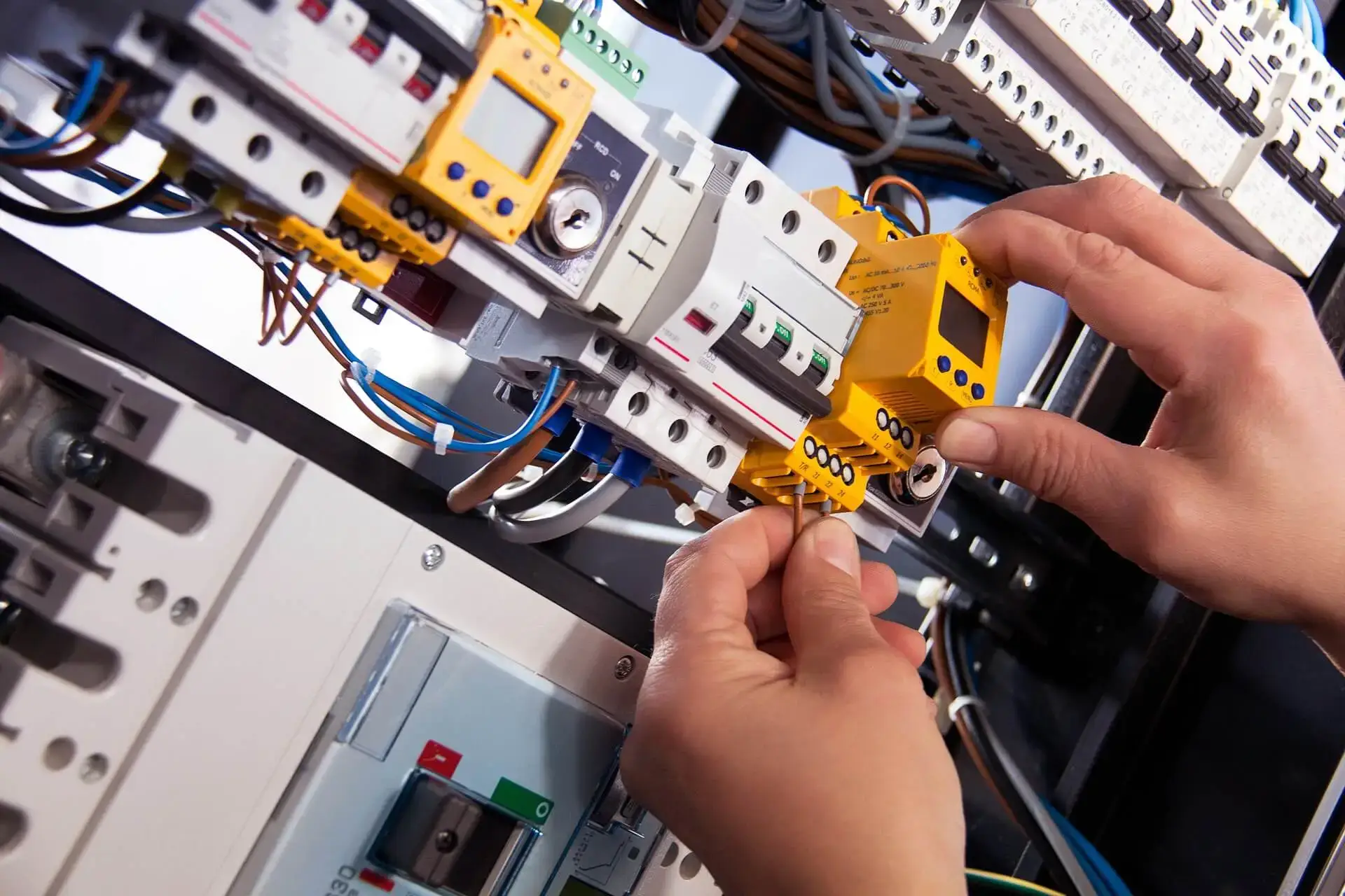 Certified electricians in Finchley